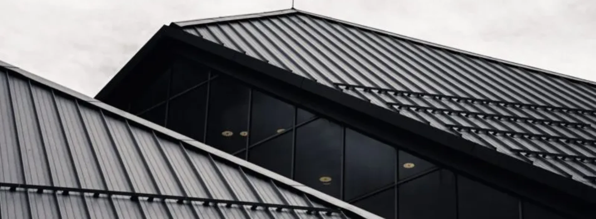 Czy docieplenie dachu poprawia także izolację akustyczną?