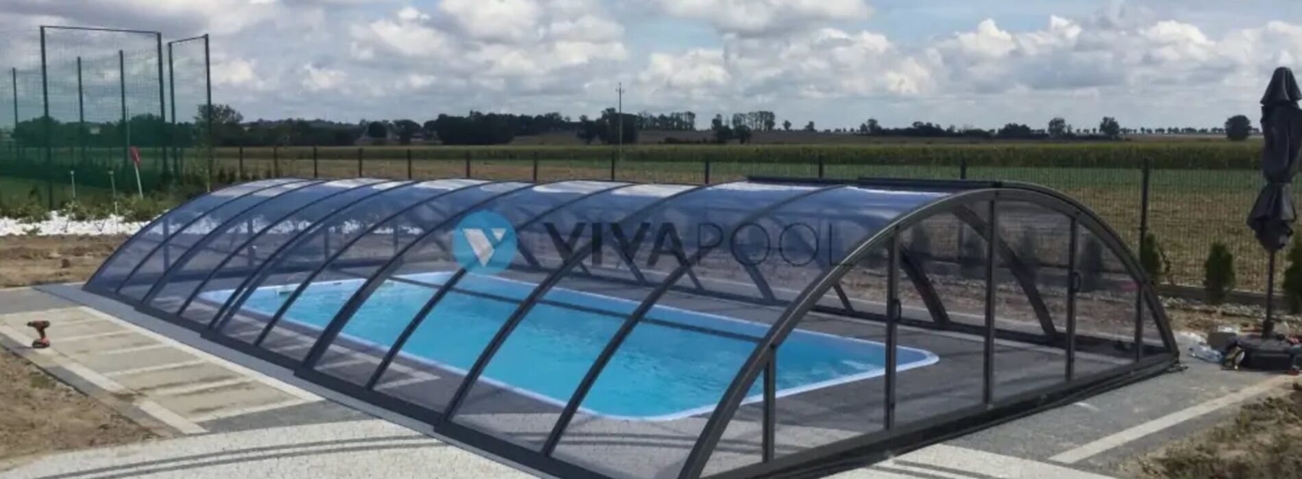 Basen z przeciwprądem – idealne rozwiązanie do małych ogrodów i ograniczonej przestrzeni